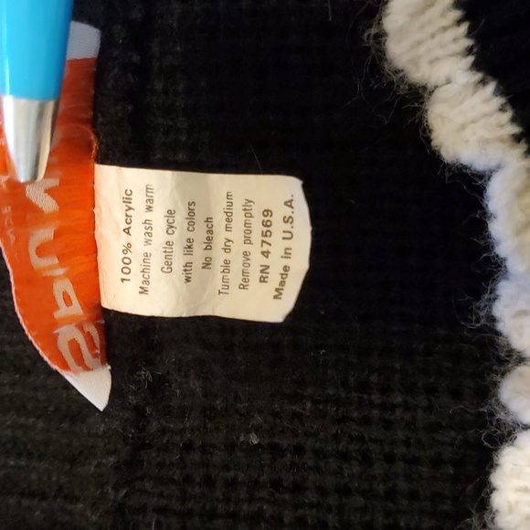 Spunky Vintage Cat In Window Design Black Sweater, Size Large - Picture 7 of 7